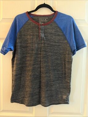 American Eagle Outfitters Blue Sleeve Heathered Gray Short-Sleeve Henley